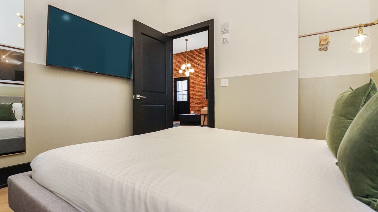 Photo of Bedroom in Arts/Warehouse District