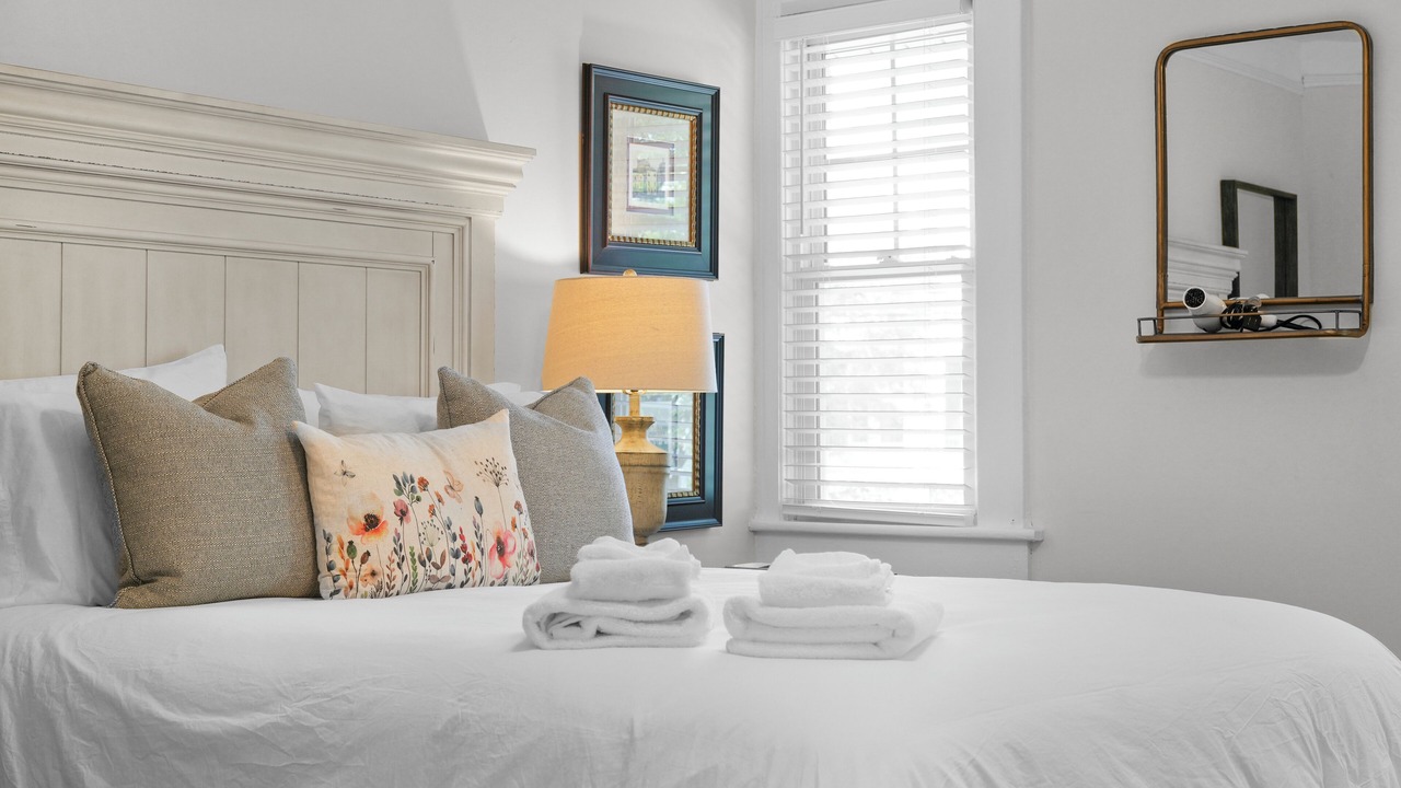Photo of Bedroom in Pettigru Street Historic District