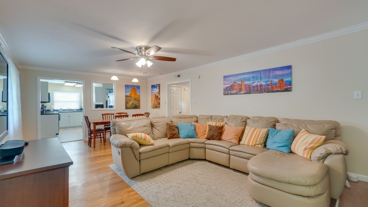 Photo of Livingroom in Oak Ridge