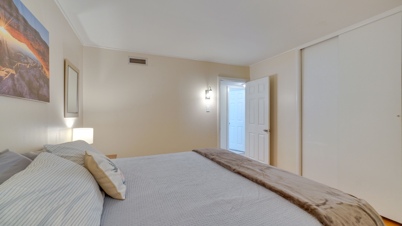 Photo of Bedroom in Oak Ridge