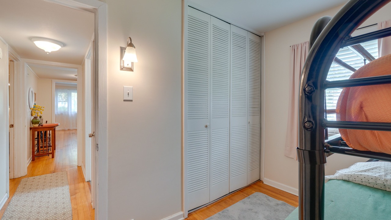 Photo of Bedroom in Oak Ridge