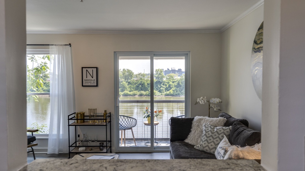 Photo of Livingroom in East Bank