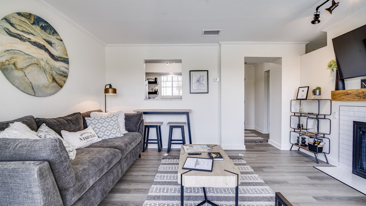 Photo of Livingroom in East Bank