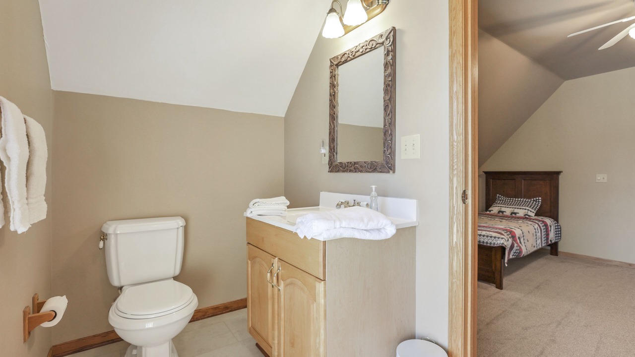 Photo of Bathroom in Summit Station
