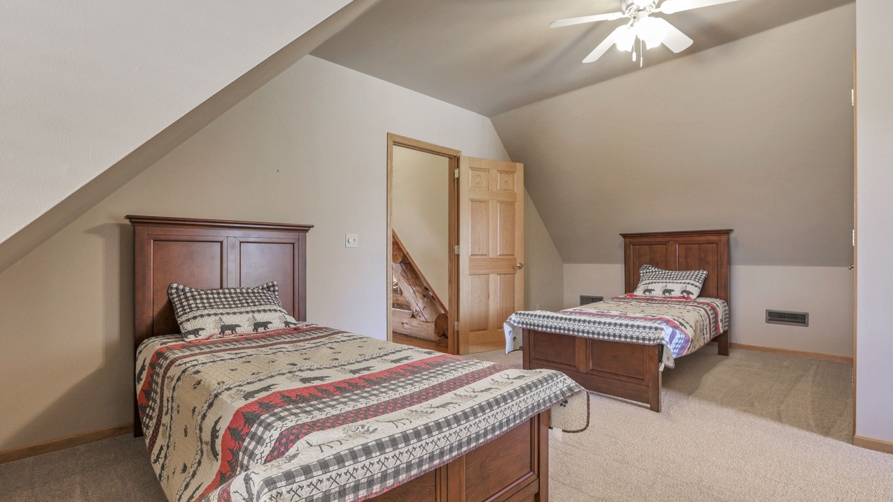 Photo of Bedroom in Summit Station