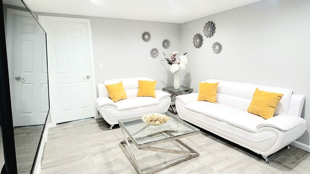 Photo of Livingroom in North Central Westminster