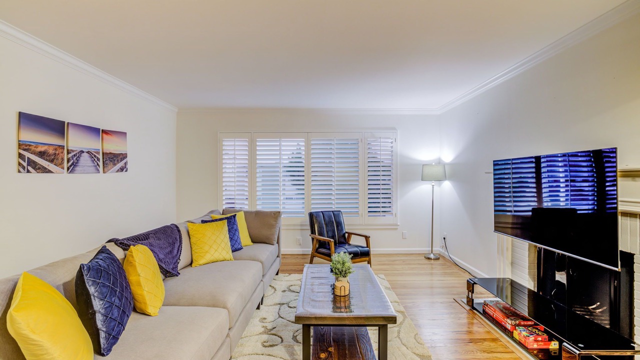 Photo of Livingroom in Downtown