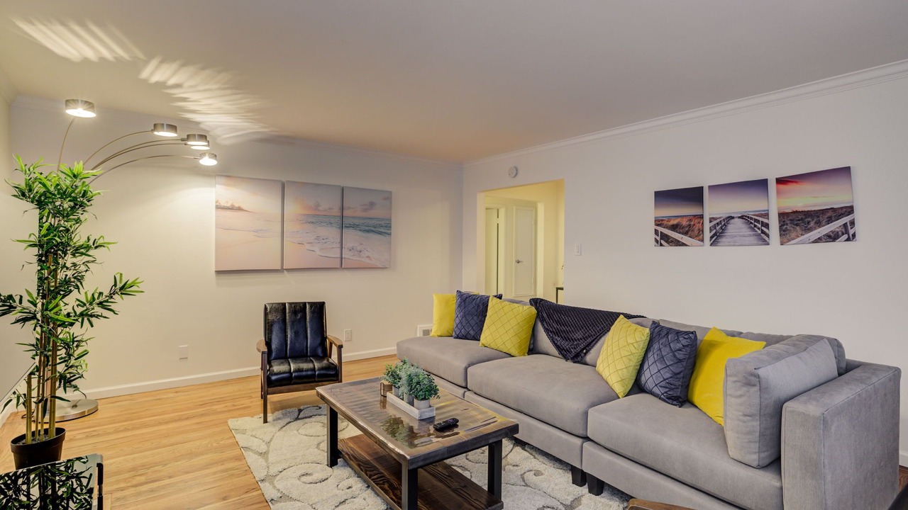 Photo of Livingroom in Downtown