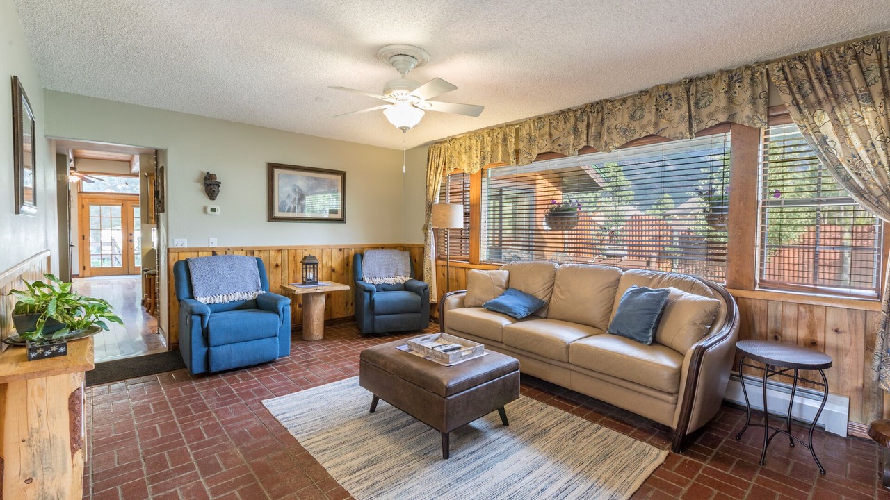 Photo of Livingroom in Idlewild Estates