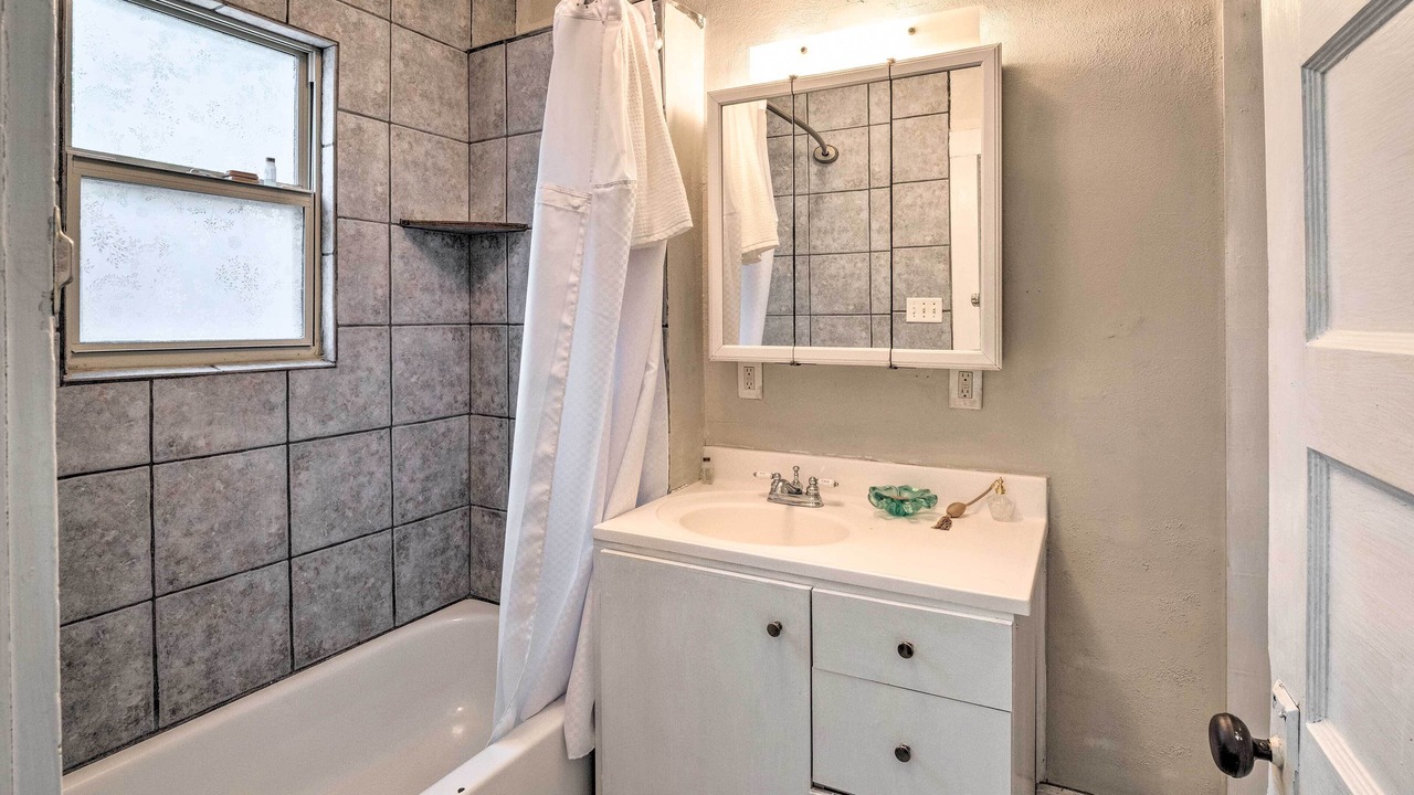 Photo of Bathroom in Apache Shores