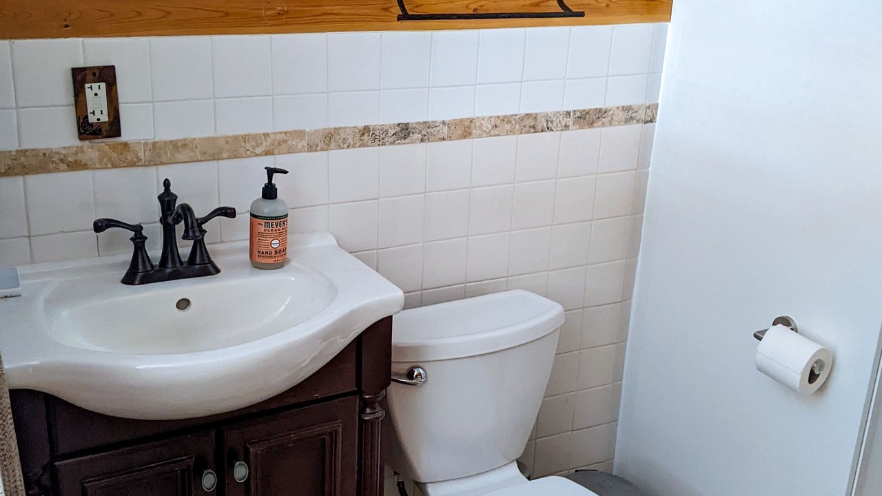 Photo of Bathroom in Lyons
