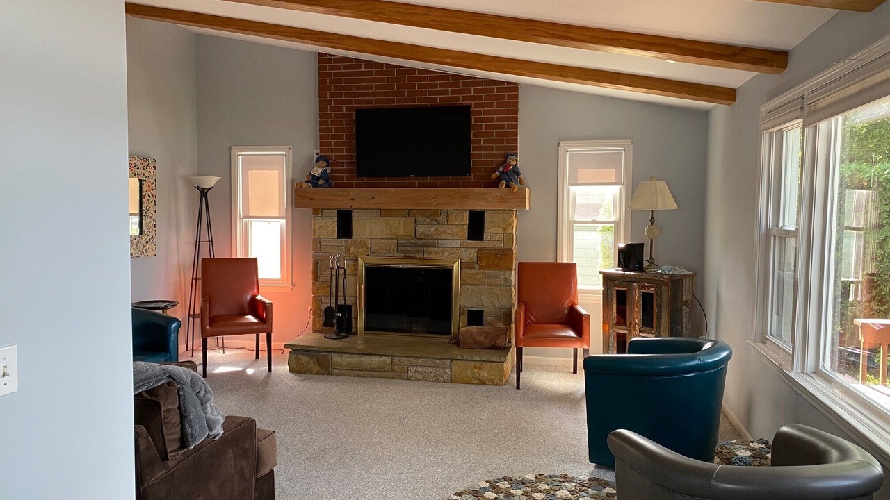 Photo of Livingroom in Whitmore Lake