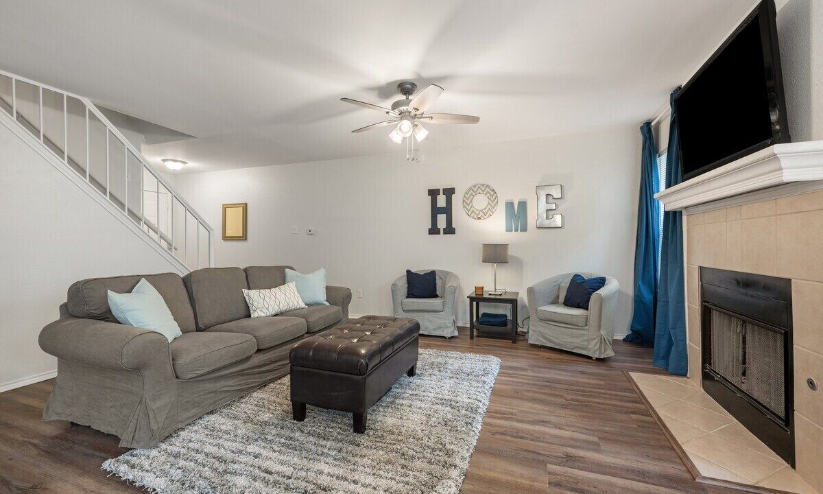 Photo of Livingroom in Hunter's Chase