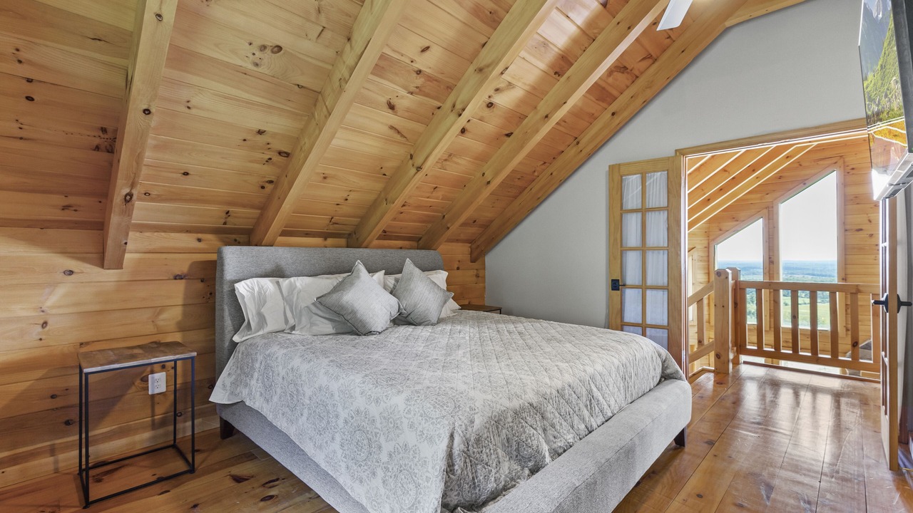 Photo of Bedroom in Bluemont