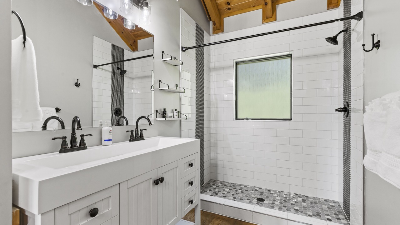 Photo of Bathroom in Bluemont
