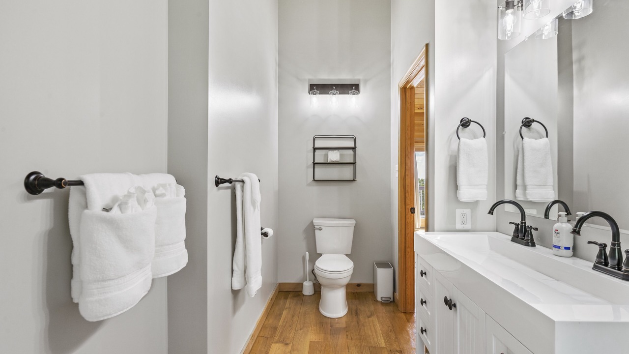 Photo of Bathroom in Bluemont