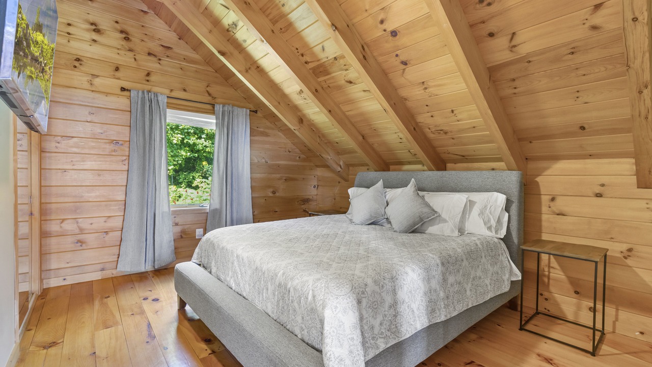 Photo of Bedroom in Bluemont