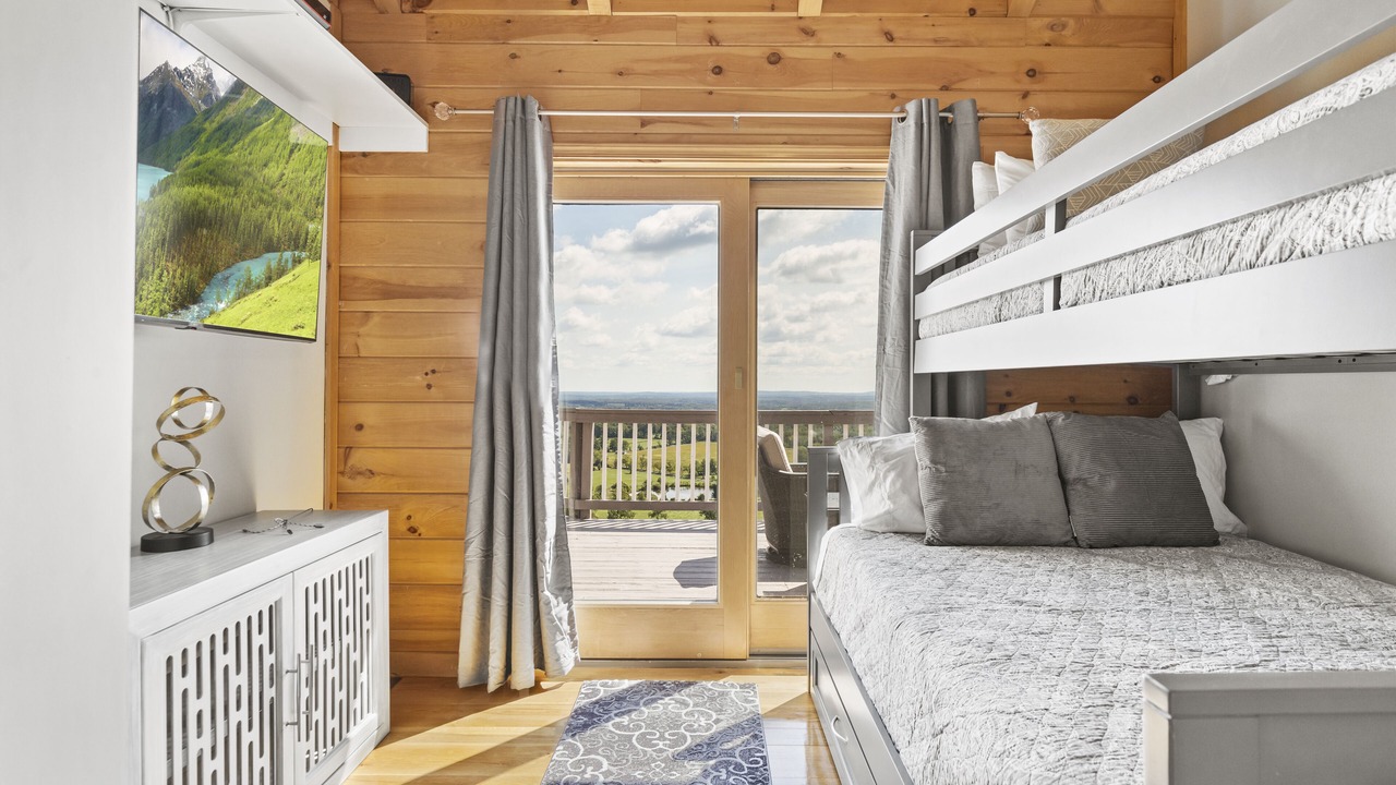 Photo of Bedroom in Bluemont