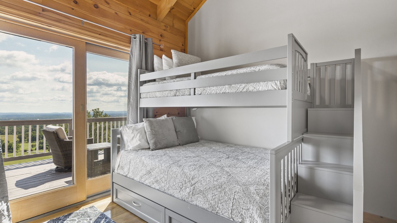 Photo of Bedroom in Bluemont