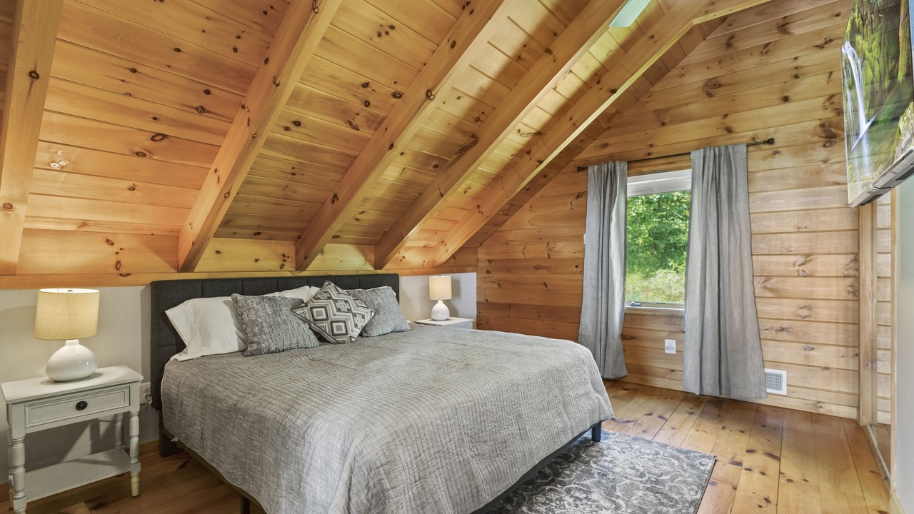 Photo of Bedroom in Bluemont