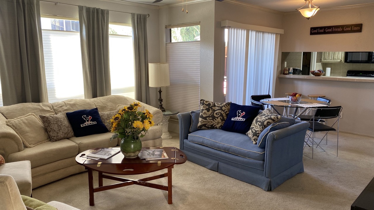 Photo of Livingroom in Braeswood Place