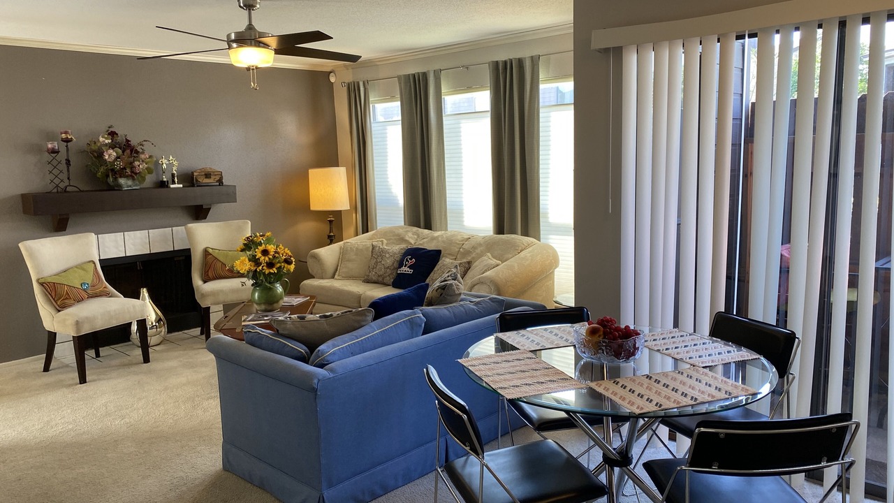 Photo of Livingroom in Braeswood Place