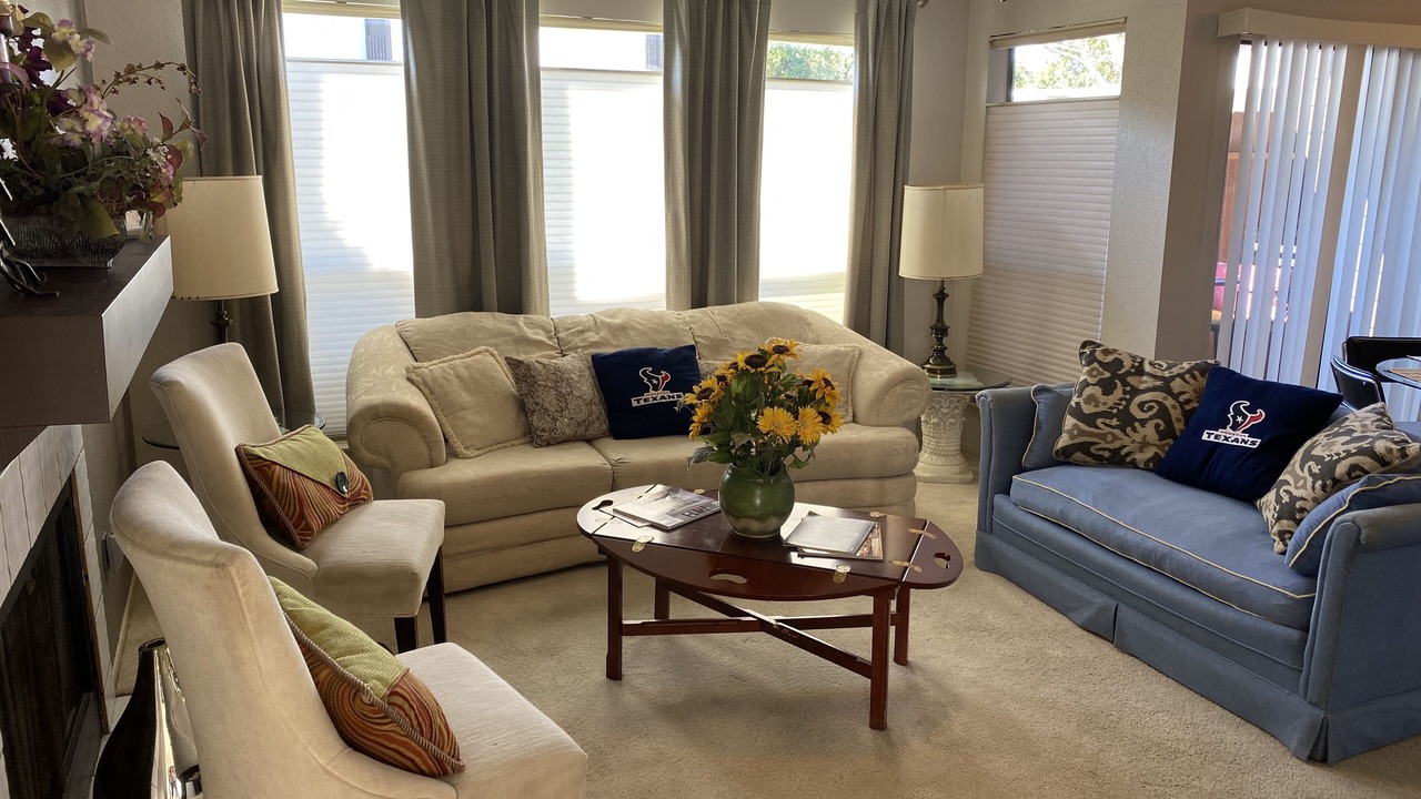 Photo of Livingroom in Braeswood Place