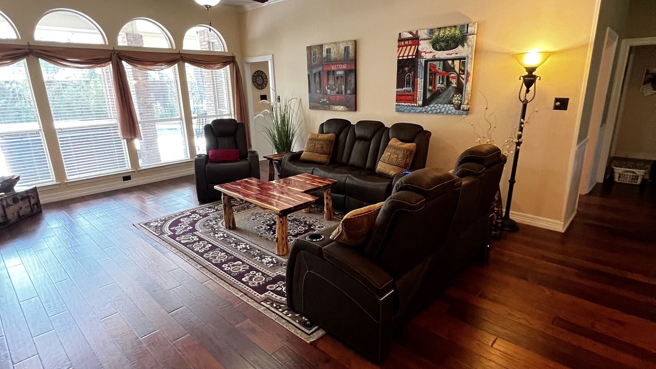 Photo of Livingroom in North Richland Hills
