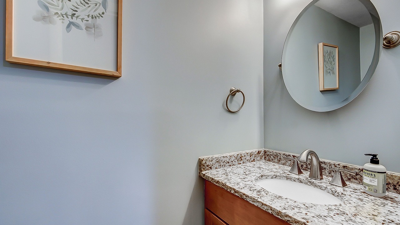 Photo of Bathroom in Folly Field