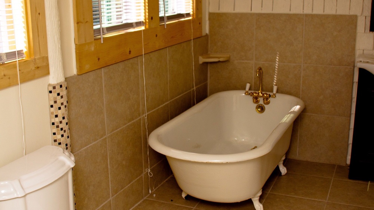Photo of Bathroom in Maple City