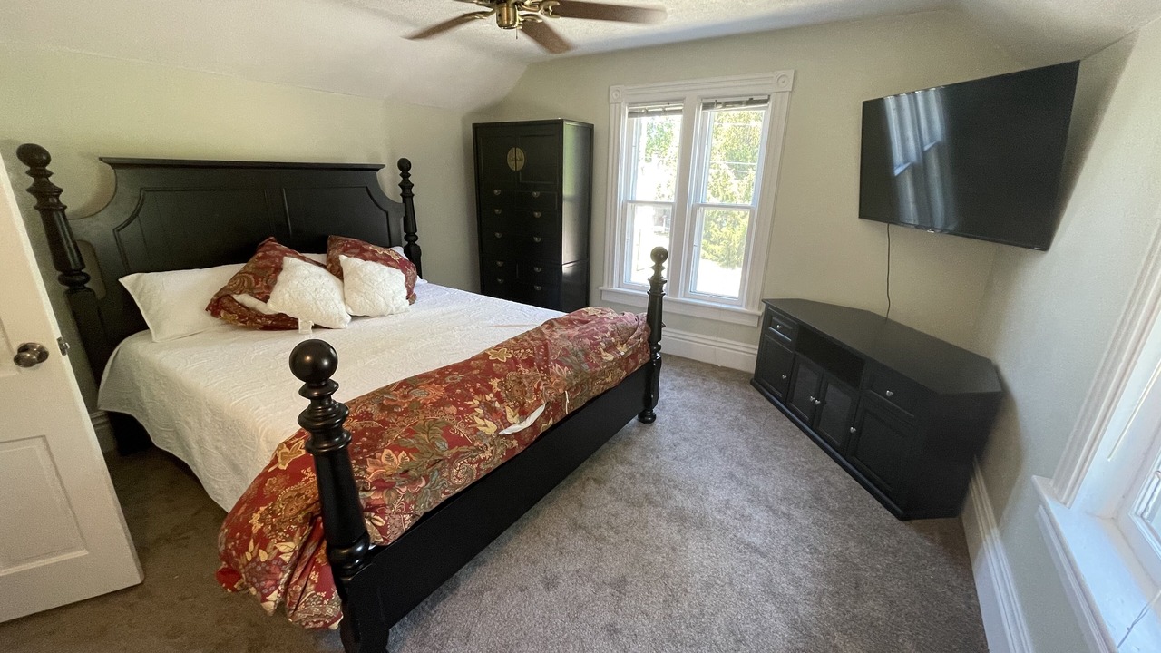 Photo of Bedroom in Niles