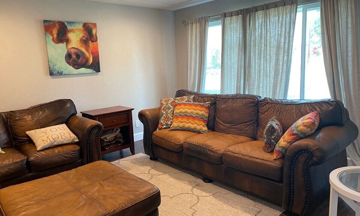 Photo of Livingroom in Dupont