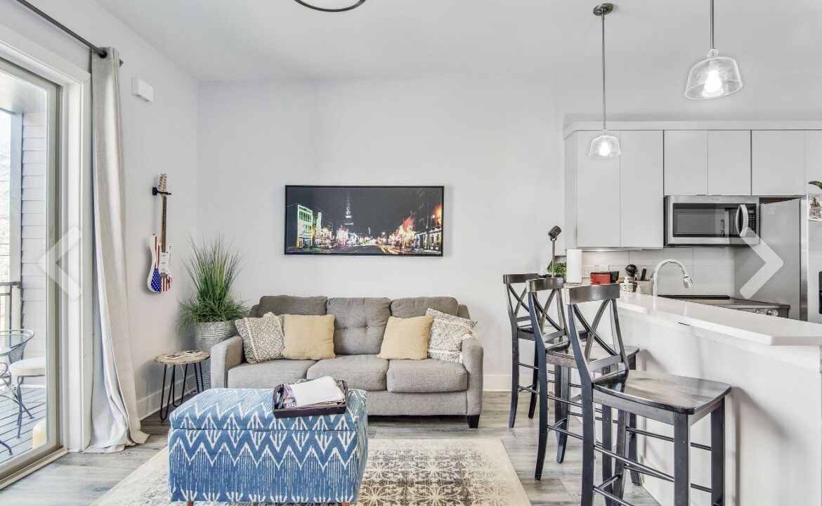 Photo of Livingroom in Hadley - Washington