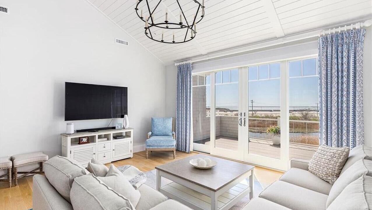 Photo of Livingroom in Narragansett