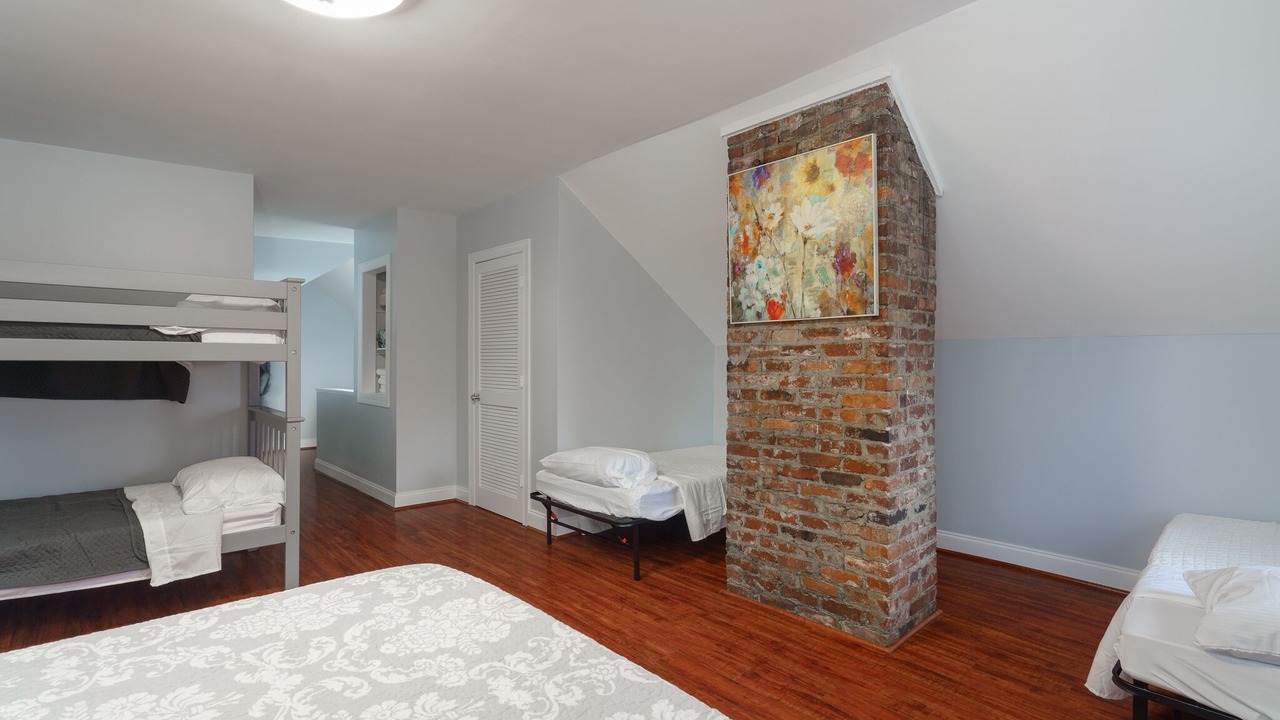 Photo of Bedroom in Hurwood Heights