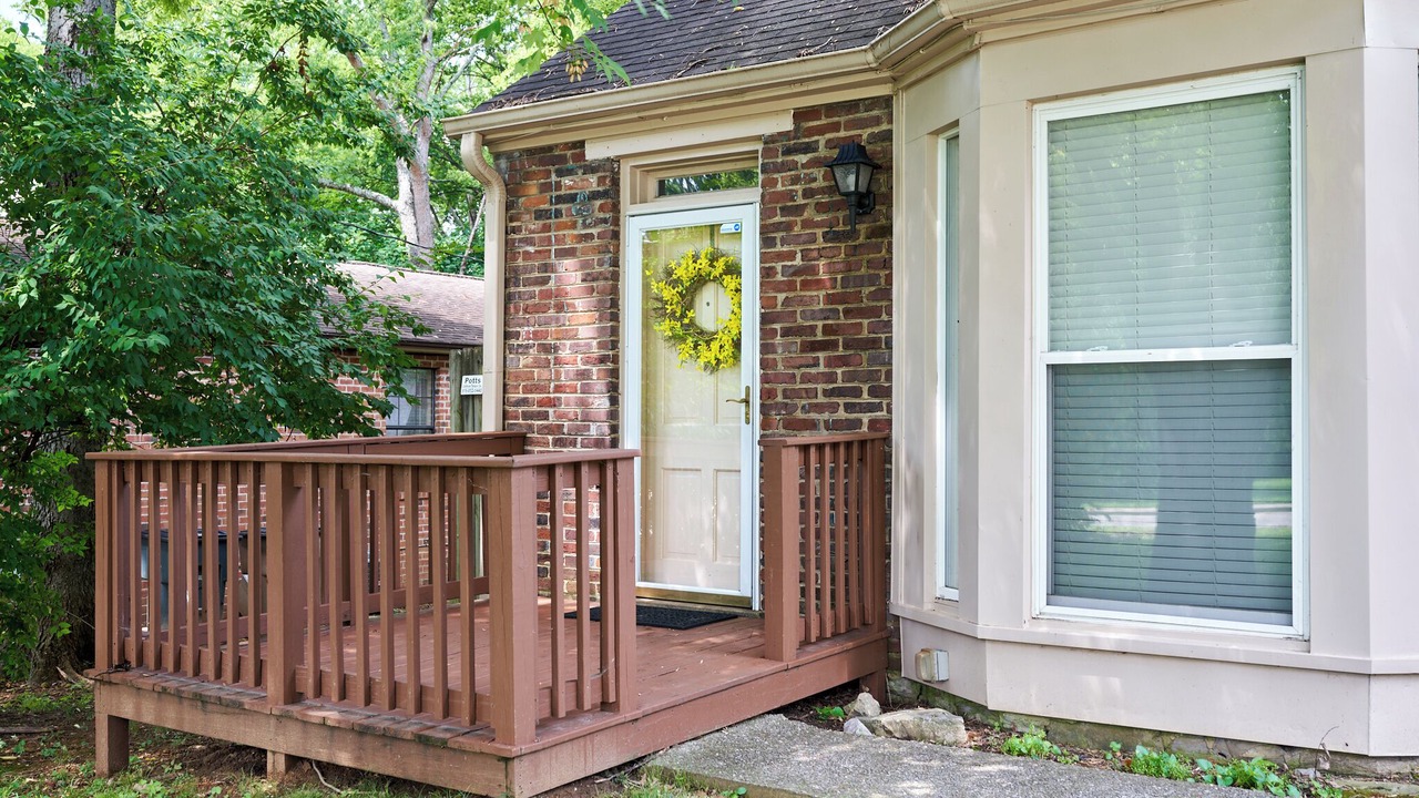 Photo of Patio Balcony in Hurwood Heights