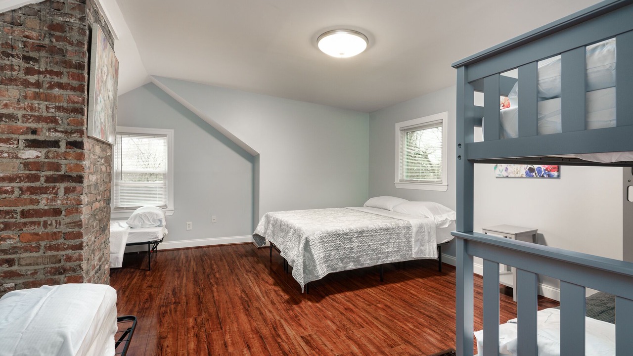 Photo of Bedroom in Hurwood Heights