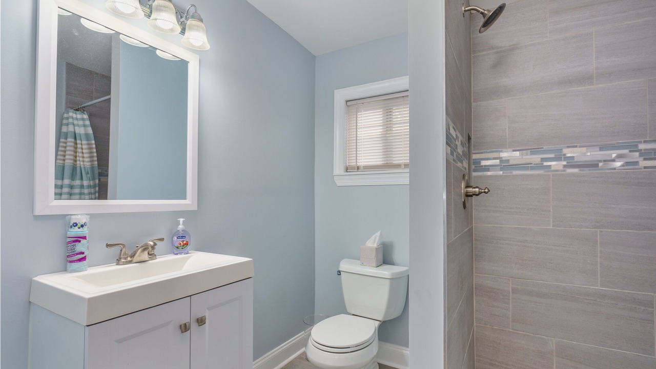 Photo of Bathroom in Hurwood Heights