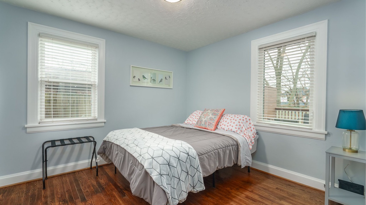 Photo of Bedroom in Hurwood Heights