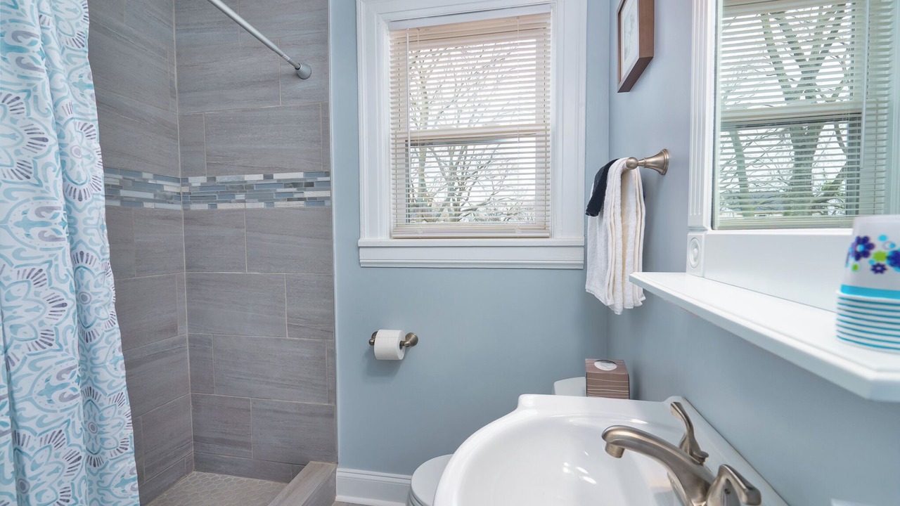 Photo of Bathroom in Hurwood Heights