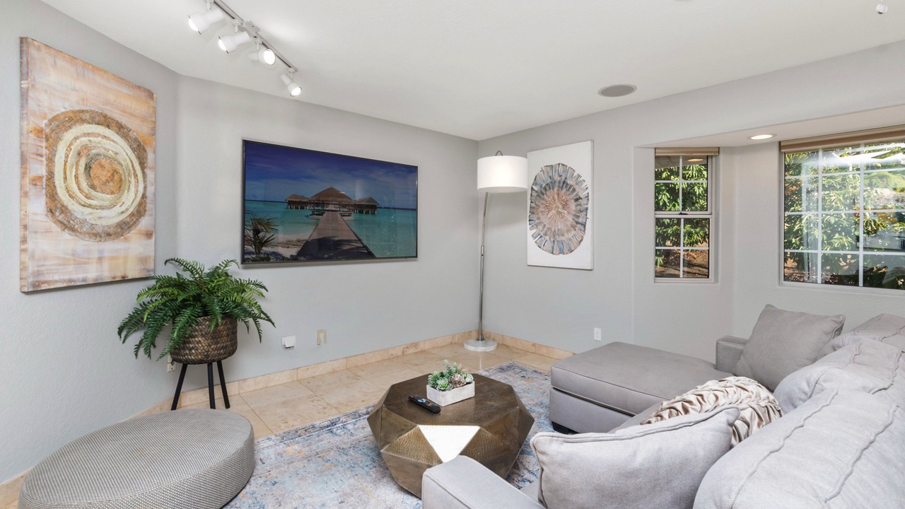Photo of Livingroom in East Grove