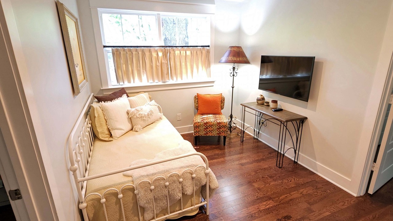 Photo of Bedroom in East Midtown