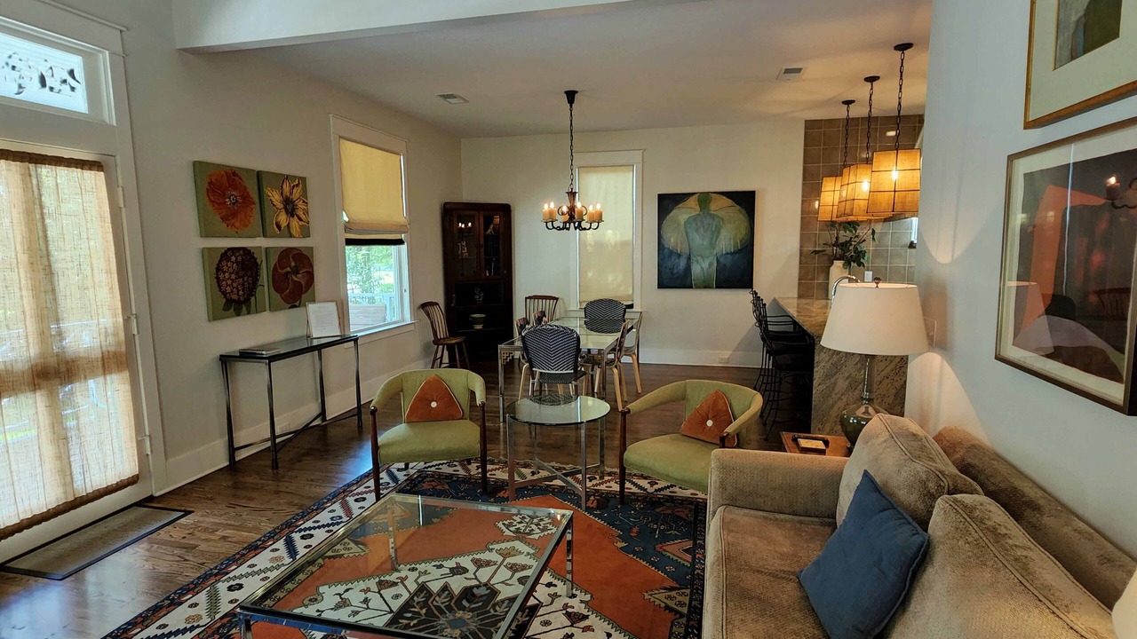 Photo of Livingroom in East Midtown