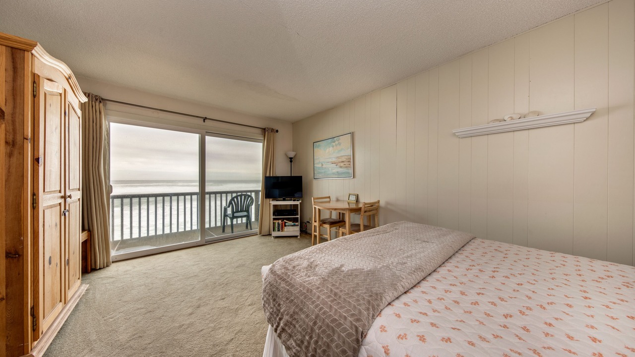 Photo of Bedroom in Neskowin