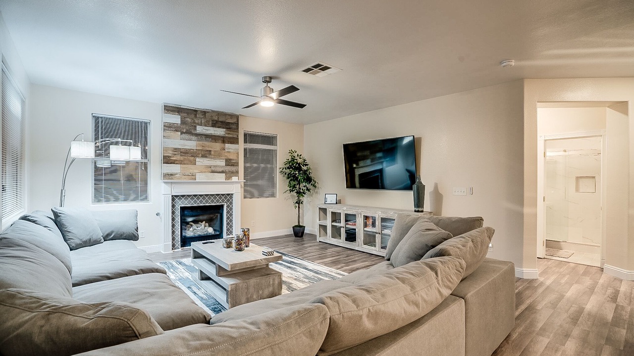 Photo of Livingroom in McCullough Hills