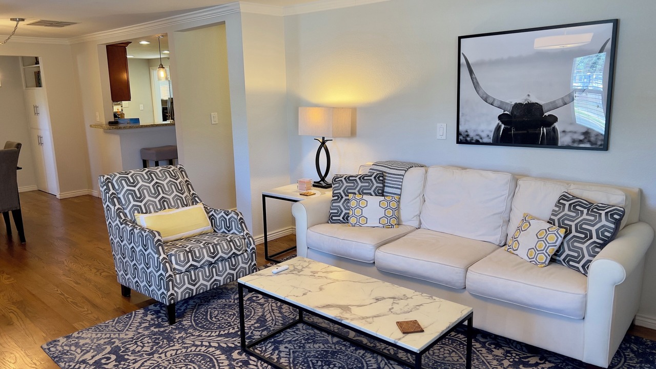 Photo of Livingroom in Englewood