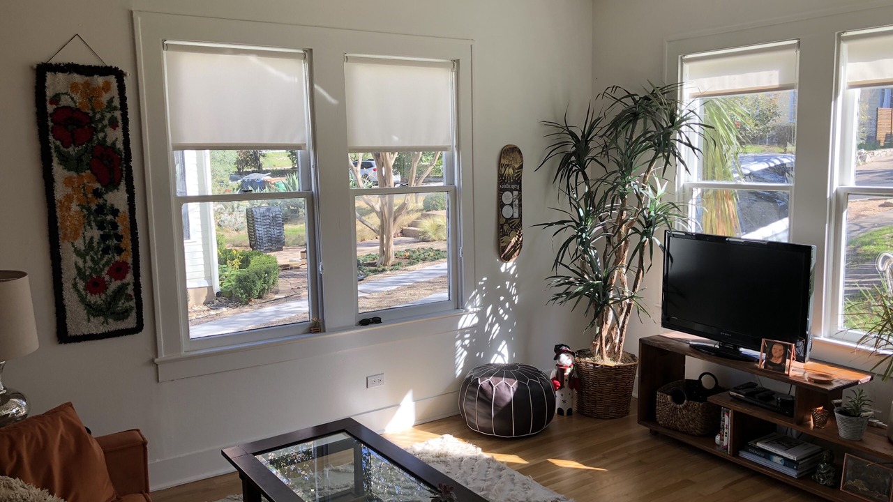 Photo of Livingroom in South River City