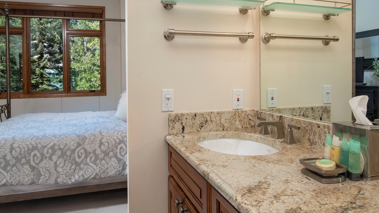 Photo of Bathroom in Highlands Townhomes