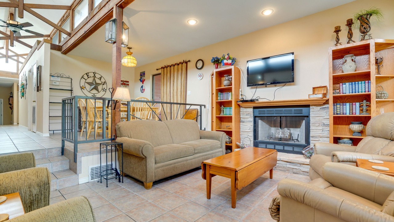 Photo of Livingroom in McQueeney