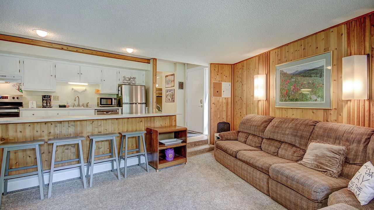 Photo of Bedroom in Peak 8